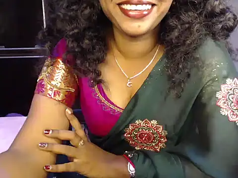 Snapshot of VixenNandhu chatting on July 5, 2026, 5:09 pm VixenNandhu online show from July 5, 2026, 5:09 pm