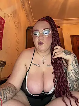 Snapshot of Diablita13 chatting on February 8, 2026, 11:35 pm Diablita13 online show from February 8, 2026, 11:35 pm