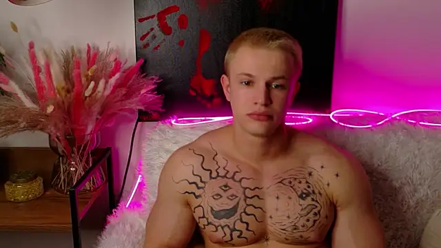 SterlingNoir online show from February 9, 2026, 9:13 pm