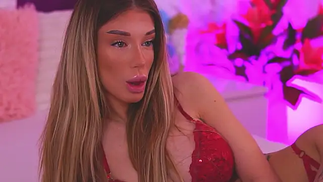 EllinaNuria online show from March 26, 2026, 4:44 am