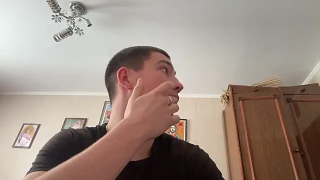 MoonlightVera online show from February 18, 2026, 9:06 am