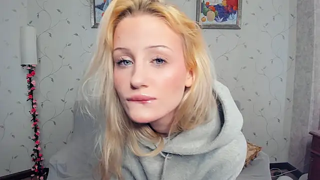 Snapshot of LolaStusse chatting on February 21, 2026, 8:16 am LolaStusse online show from February 21, 2026, 8:16 am