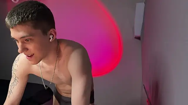 cronck52 online show from April 18, 2026, 7:58 pm