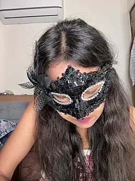 raavigirl online show from April 21, 2026, 6:53 am