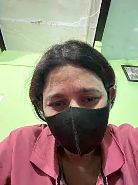 raavigirl online show from April 6, 2026, 4:52 pm