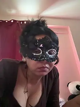 raavigirl online show from April 25, 2026, 10:51 am