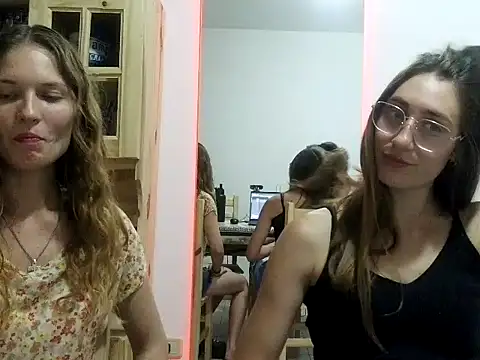 Snapshot of Serafina- chatting on February 24, 2026, 11:05 pm Serafina- online show from February 24, 2026, 11:05 pm