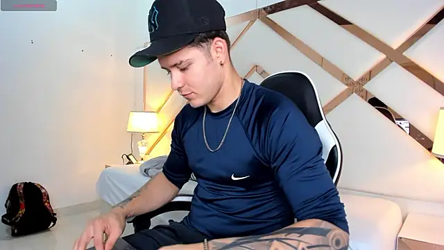 rayan linxx online show from February 19, 2026, 7:00 pm