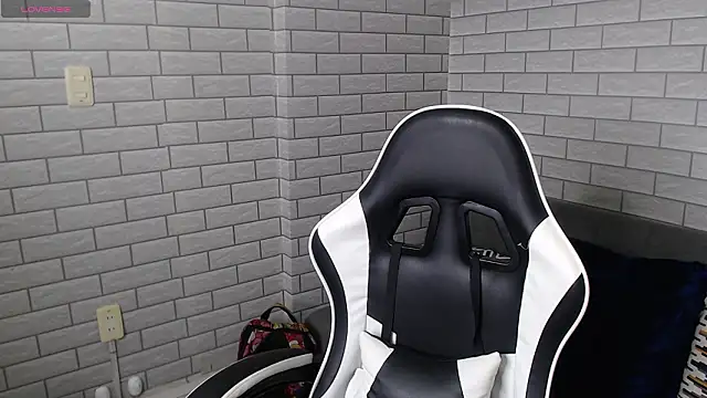 rayan linxx online show from March 9, 2026, 7:28 pm