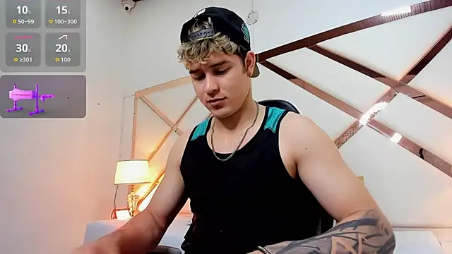 rayan linxx online show from April 14, 2026, 8:25 pm