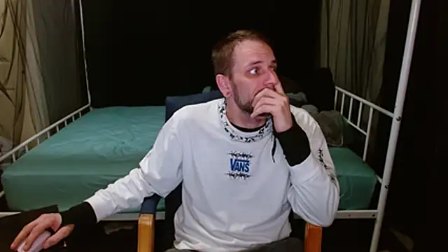 Snapshot of cguffey2284 chatting on February 25, 2026, 1:06 am cguffey2284 online show from February 25, 2026, 1:06 am