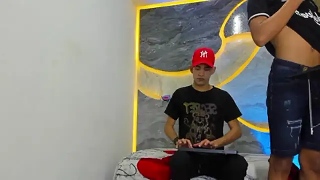 couplehot sex  online show from February 26, 2026, 4:01 am