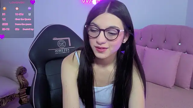 MAHYRA TAY online show from April 16, 2026, 7:14 pm