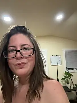 Snapshot of Naomi_Blaire chatting on March 3, 2026, 8:54 am Naomi Blaire online show from March 3, 2026, 8:54 am