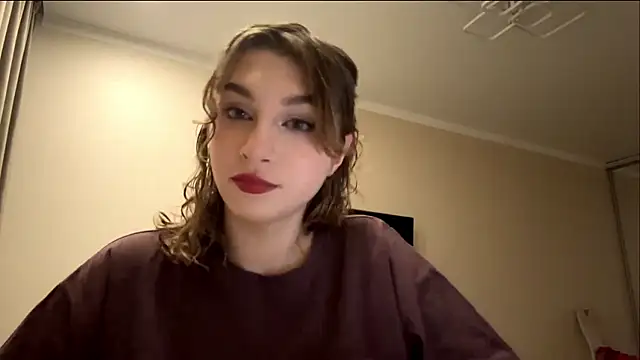 Snapshot of ElliKrovel chatting on February 11, 2026, 2:06 pm ElliKrovel online show from February 11, 2026, 2:06 pm