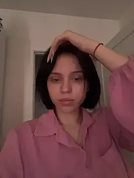  luna fox  online show from February 13, 2026, 1:11 pm