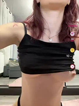 Snapshot of Roxyfoxyyy chatting on July 13, 2026, 7:46 pm Roxyfoxyyy online show from July 13, 2026, 7:46 pm