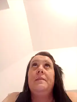 Snapshot of louisa36 chatting on March 1, 2026, 11:05 pm louisa36 online show from March 1, 2026, 11:05 pm