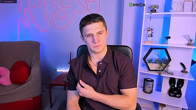 Snapshot of emmanuel_shine chatting on July 10, 2026, 5:51 am emmanuel shine online show from July 10, 2026, 5:51 am