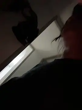 RachelWeisz  online show from April 1, 2026, 10:05 am