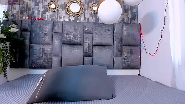 MiiaTauro online show from March 10, 2026, 8:24 pm