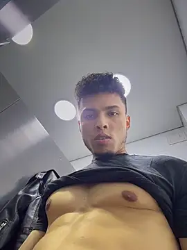 Snapshot of Eros_lee chatting on May 10, 2026, 12:36 am Eros lee online show from May 10, 2026, 12:36 am