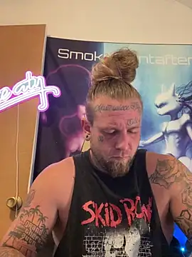 Snapshot of Smokebluntafterblunt chatting on June 19, 2026, 3:18 pm Smokebluntafterblunt online show from June 19, 2026, 3:18 pm