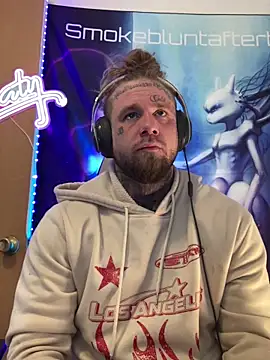 Snapshot of Smokebluntafterblunt chatting on March 1, 2026, 2:17 pm Smokebluntafterblunt online show from March 1, 2026, 2:17 pm