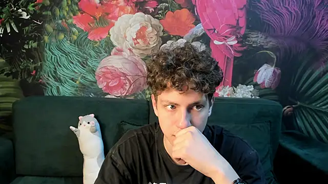 StefanBev online show from April 12, 2026, 7:39 pm