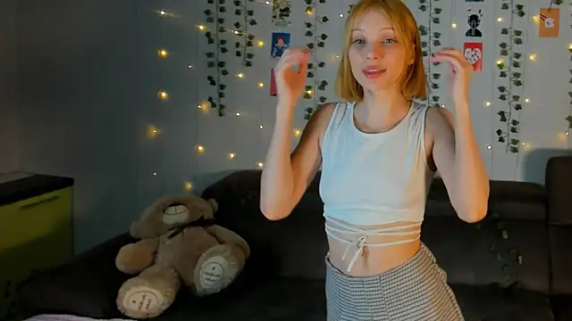 Kiracute18 online show from March 24, 2026, 7:03 pm