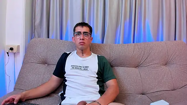 Snapshot of Tommas_Jhonson chatting on February 20, 2026, 6:26 am Tommas Jhonson online show from February 20, 2026, 6:26 am