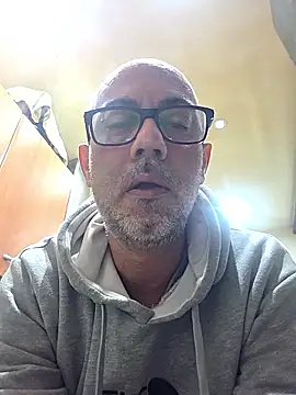 pareja47 online show from February 7, 2026, 8:06 pm