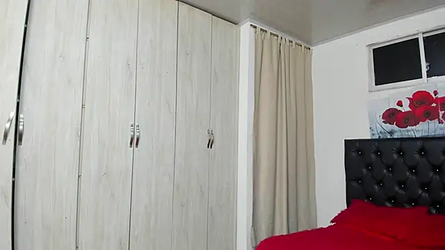 Snapshot of Kitty_f00x chatting on June 21, 2026, 8:14 pm Kitty f00x online show from June 21, 2026, 8:14 pm