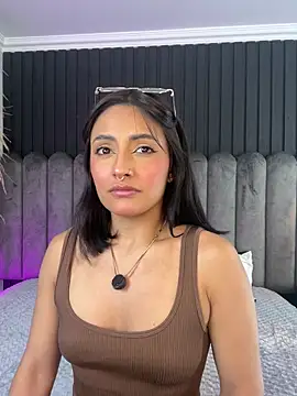 Nanda vixen  online show from April 8, 2026, 11:28 pm