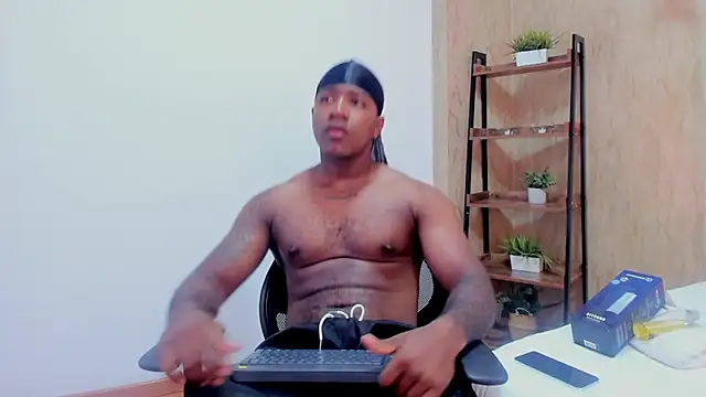 Snapshot of LuccianoDaytona chatting on February 20, 2026, 8:00 pm LuccianoDaytona online show from February 20, 2026, 8:00 pm