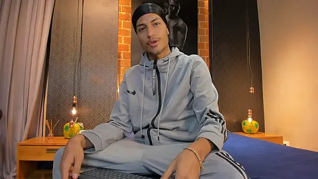 Snapshot of ItsZairen chatting on February 9, 2026, 3:48 am ItsZairen online show from February 9, 2026, 3:48 am