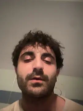 elia2711 online show from February 16, 2026, 4:22 am