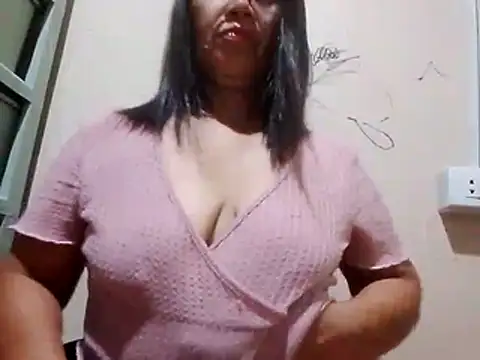 suzzie hot online show from April 15, 2026, 4:44 pm