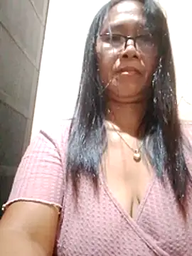 Snapshot of suzzie_hot chatting on February 9, 2026, 11:47 pm suzzie hot online show from February 9, 2026, 11:47 pm