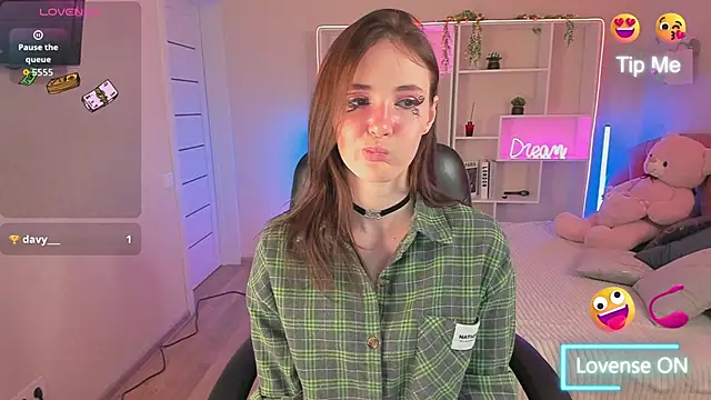 JennyferMore online show from June 2, 2026, 9:37 pm