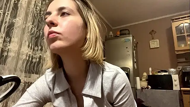 Snapshot of CharmingBlonde chatting on February 18, 2026, 6:48 pm CharmingBlonde online show from February 18, 2026, 6:48 pm