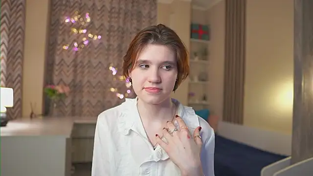 Snapshot of BelleHayton chatting on February 17, 2026, 2:36 pm BelleHayton online show from February 17, 2026, 2:36 pm