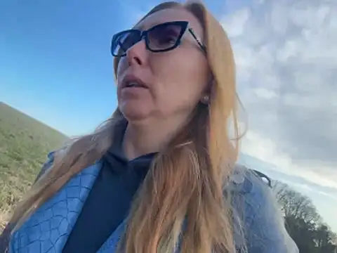 Snapshot of JenyJanys chatting on March 3, 2026, 4:03 pm JenyJanys online show from March 3, 2026, 4:03 pm