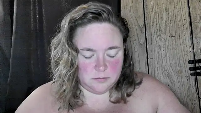 Snapshot of ladylynn13 chatting on May 24, 2026, 3:34 pm ladylynn13 online show from May 24, 2026, 3:34 pm