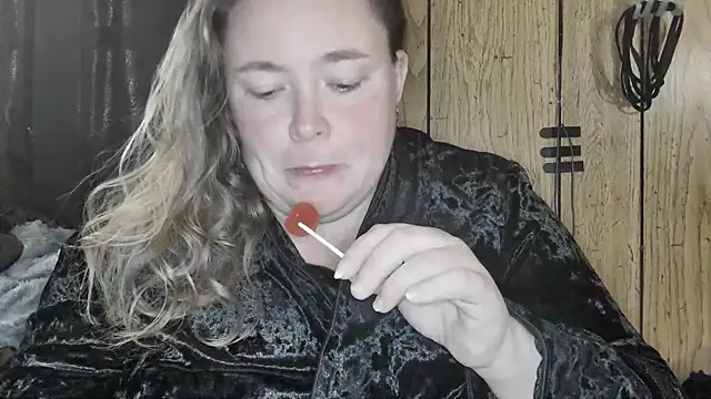 ladylynn13 online show from March 2, 2026, 11:00 pm