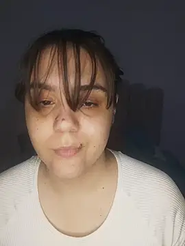 Snapshot of its_lauu_ chatting on May 8, 2026, 5:00 am its lauu online show from May 8, 2026, 5:00 am