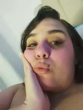 Snapshot of its_lauu_ chatting on July 3, 2026, 5:03 am its lauu online show from July 3, 2026, 5:03 am