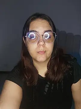 Snapshot of its_lauu_ chatting on May 15, 2026, 6:33 am its lauu online show from May 15, 2026, 6:33 am