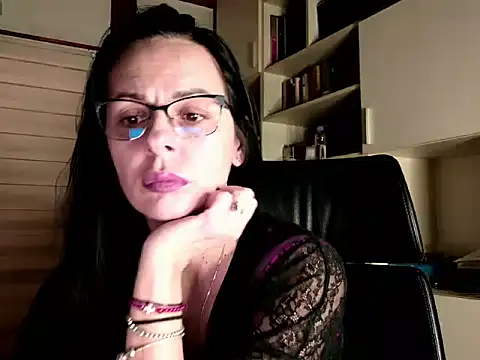 Snapshot of MiriamDelyn chatting on February 12, 2026, 10:53 pm MiriamDelyn online show from February 12, 2026, 10:53 pm