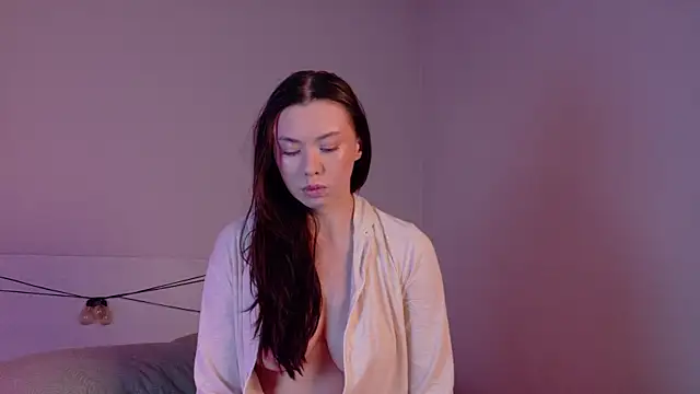 gwenonl1ne online show from April 17, 2026, 1:47 pm